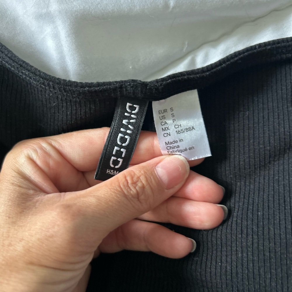 H&M Divided Black Ribbed Top - Picture 2 of 2